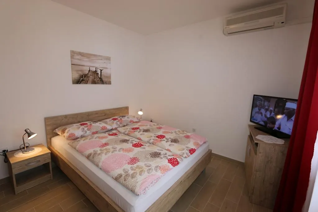 Apartment In Silo/Insel Krk 13439