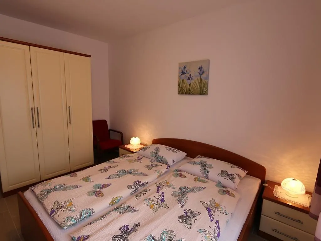 Apartment In Silo/Insel Krk 13439